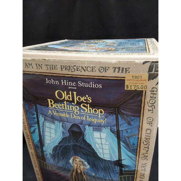 David Winter Cottage Old Joe's Beetling Shop Christmas Box with Certificate - Picture 3 of 4